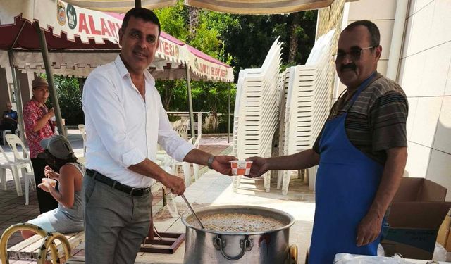 Alanya Pazarcılar Odası'ndan aşure etkinliği