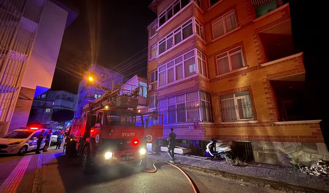 Alanya'da 4 katlı apartmanda yangıın: Maddi hasar oluştu