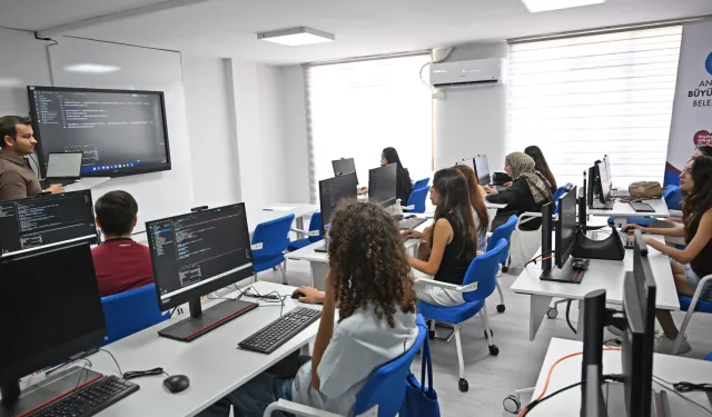 Antalya Dijital Gençlik Merkezi (DİGEM) açıldı