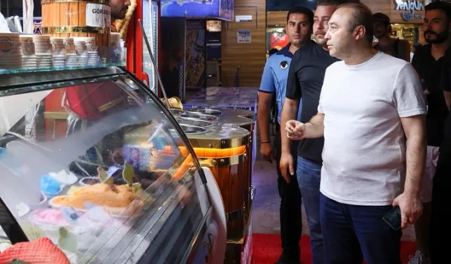 Antalya zabıtasından kaldırım işgallerine sıkı denetim