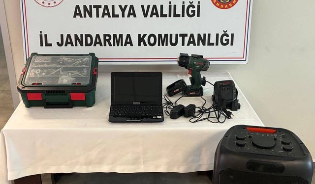 Antalya'da hırsızlık operasyonu: Şüpheli tutuklandı, çok sayıda çalıntı mal ele geçirildi