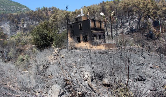 Emekli itfaiyeci evini yanmaktan kurtardı