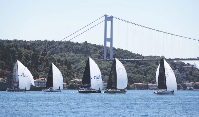 İstanbul Boğazı'nda görkemli coşku