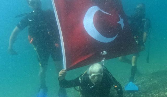 Antalya'da Kabotaj Bayramı deniz altında kutlandı