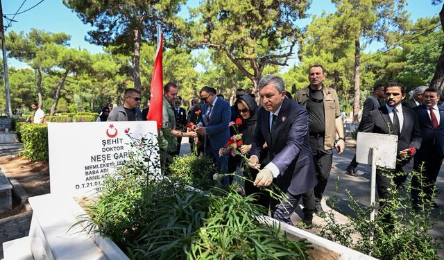 Şehitliklerde 15 Temmuz anma töreni