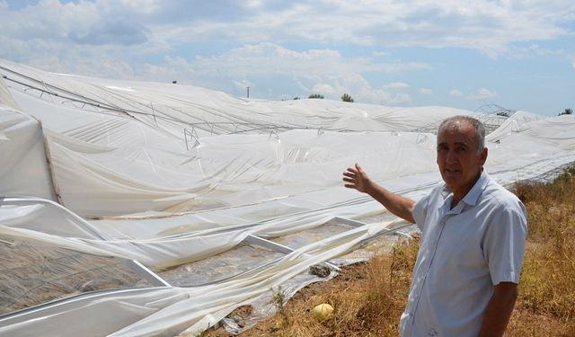 Antalya'da fırtına ve sağanakta seralar zarar gördü