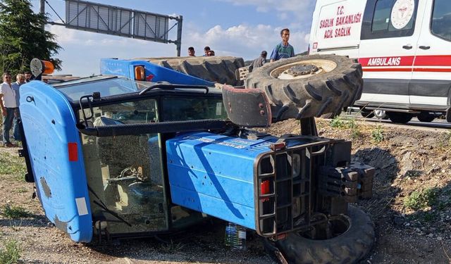 Kontrolden çıkan traktör şarampole devrildi: Sürücü yaralandı