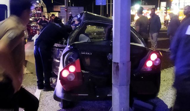 Yolcu otobüsüyle otomobil kavşakta çarpıştı: 1 ölü, 1 ağır yaralı
