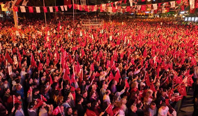 Antalya'da 30 Ağustos'ta Derya Uluğ konseri