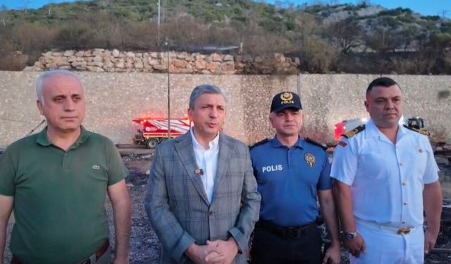 Antalya Balıkçı Barınağı'nda yangın: 20'den fazla tekne yandı