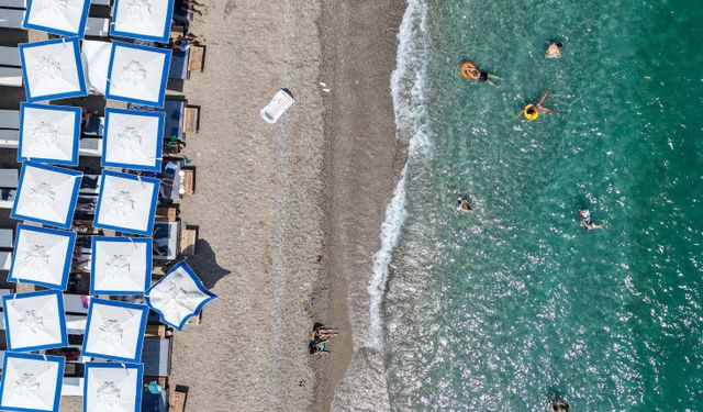 Antalya'da sıcak ve nem bunalttı