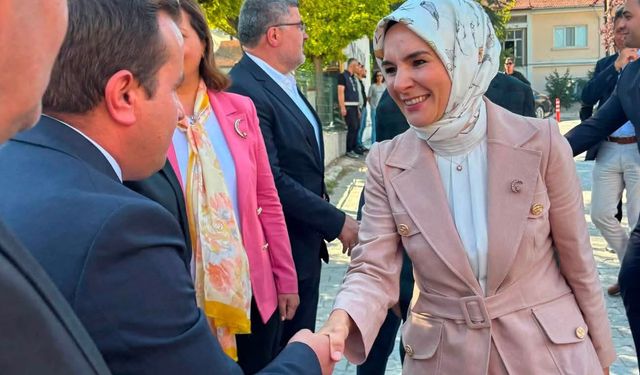 Bakan Göktaş, Emirdağ'da açılışlar yaptı