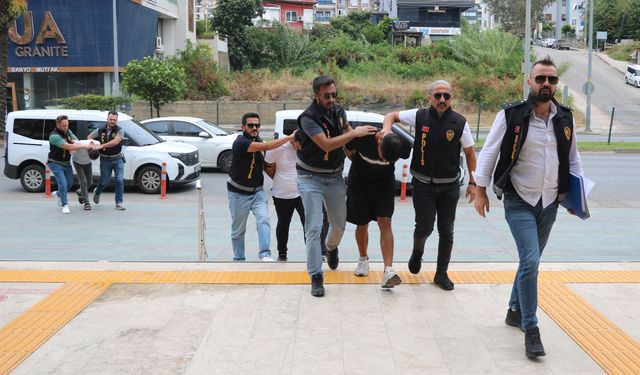Döviz bürosu soygununda gözaltına alınan 3 şüpheli adliyede