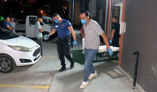 Koku ihbarı üzerine girilen evde ölü bulundu