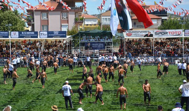 Korkuteli'de başpehlivan Batmaz oldu