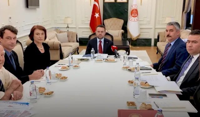 Bakan Gürlek Mumcu ailesiyle görüştü
