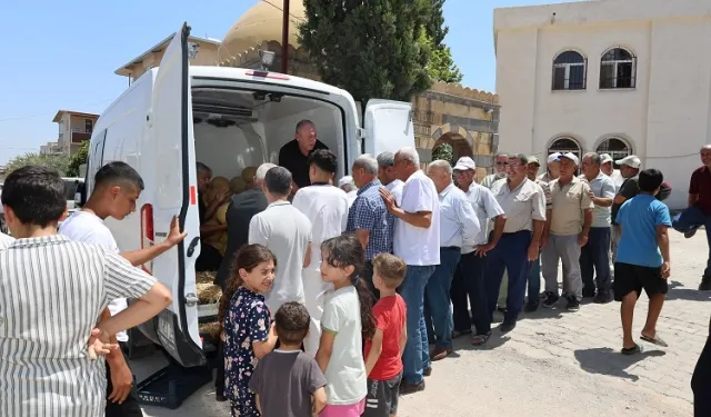 Hatay Büyükşehir'den vatandaşlara 100 ton kavun