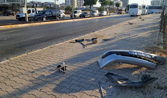 Kavşakta iki otomobil çarpıştı: 2 ölü, 3 yaralı