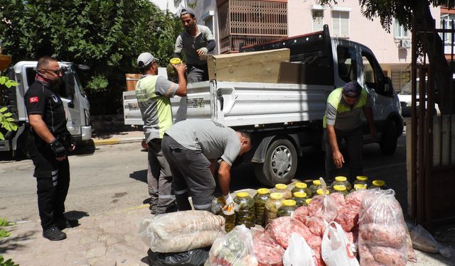 Antalya'da gıda deposuna denetim: 152 kilo et ve 20 bidon turşuya el konuldu