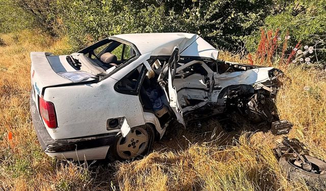 Otomobiller çarpıştı: 1 ölü, 3 yaralı