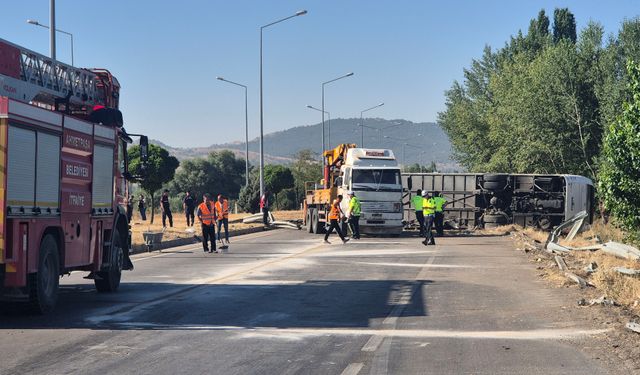 Yolcu otobüsü devrildi: 22 yaralı