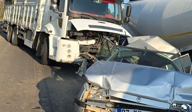 Antalya Serik'te zincirleme kaza: 2 Yaralı