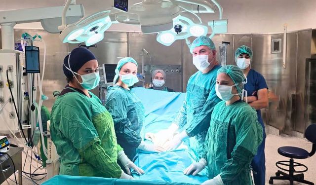 13 santimetrelik kitle 6 saatlik operasyonla çıkarıldı