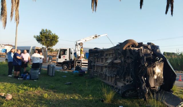 Manavgat'ta üç aracın karıştığı zincirleme kaza: 17 yaralı
