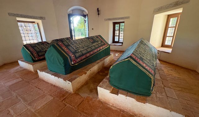 Antalya'da 'Zincirkıran' Mehmet Bey'in 649 yıllık türbesi zamana meydan okuyor