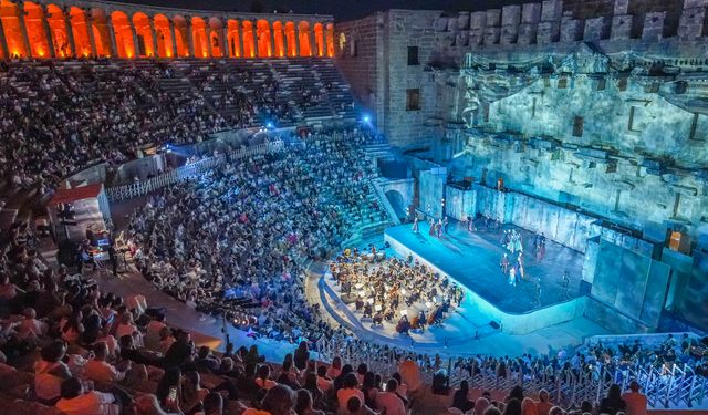 Aspendos'ta 'Anna Karenina' rüzgarı