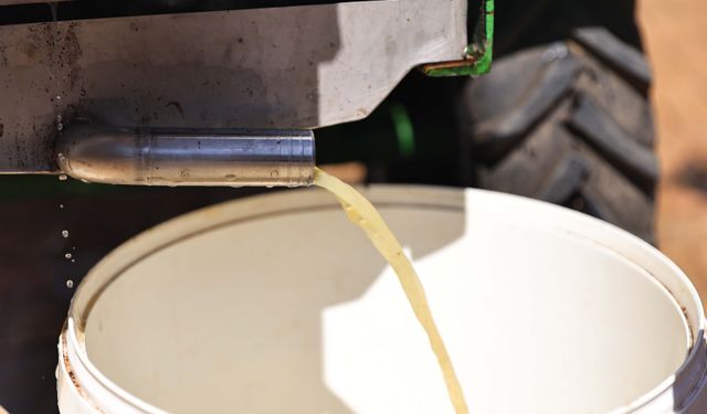 Büyükşehir'den üzüm üreticilerine makine desteği