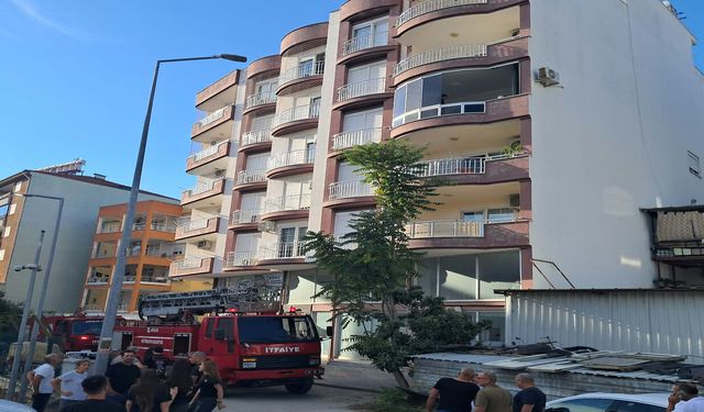 Balkondaki yangın büyümeden söndürüldü