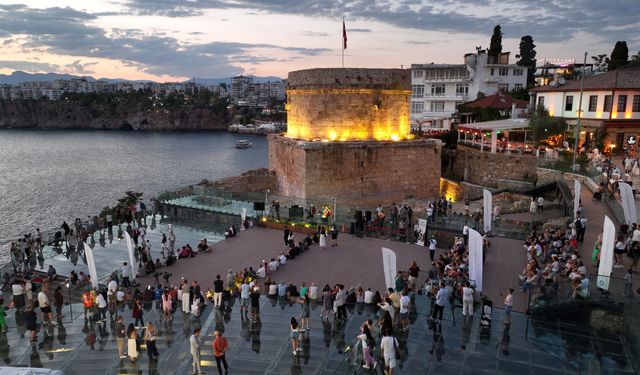 Hıdırlık Kulesi'nde Zefir Trio konseri