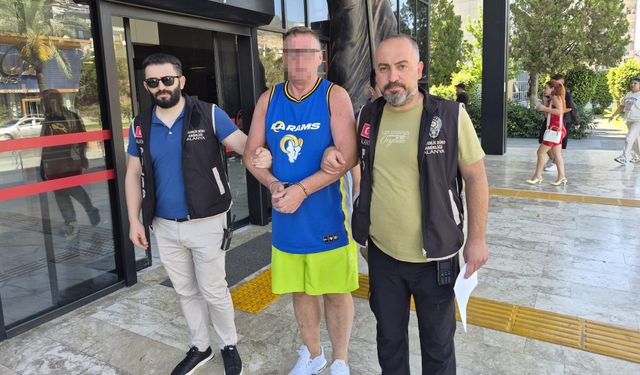 Otel personeliyle tartışıp, Türk bayrağına tüküren İngiliz turist tutuklandı