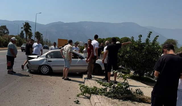 Otomobiller çarpıştı: 2 yaralı