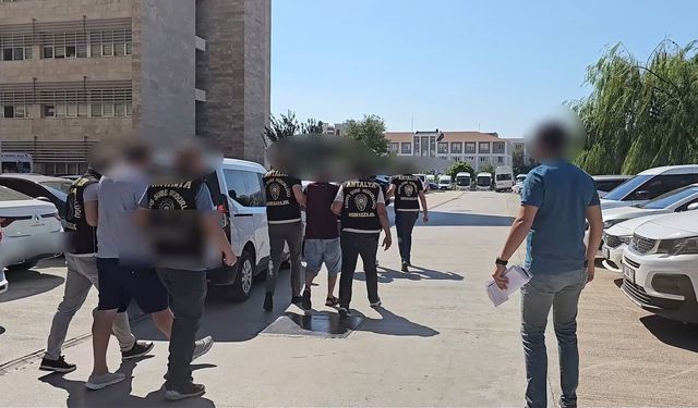 Sinyal kesici cihazla araçtan hırsızlık yapan 3 şüpheli tutuklandı