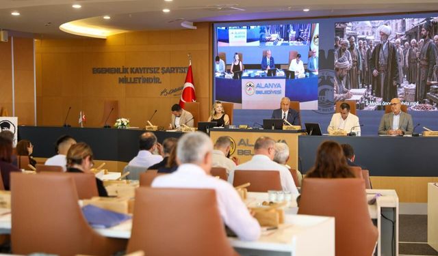 Başkan Özçelik tamamlanan ve devam eden projeleri açıkladı