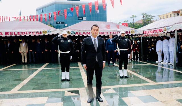 Alanya’da Cumhuriyetin 103. Yıl Dönümü çelenk töreniyle başladı