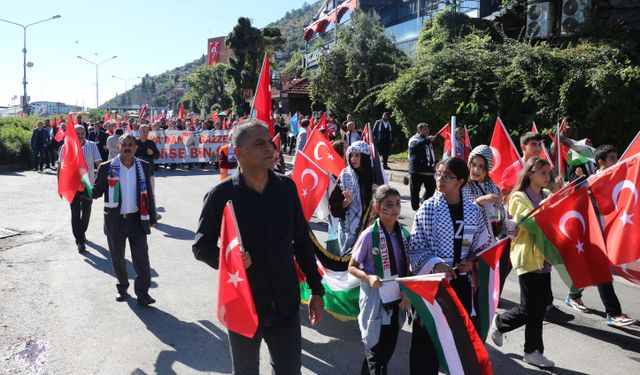 Alanya'da 'Gazze İçin Sessiz Çığlık Yürüyüşü'