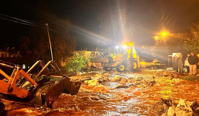 Antalya'da kuvvetli sağanak, sel ve su baskınlarına neden oldu