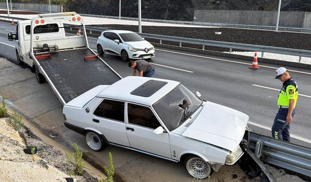 Alanya'da otomobil bariyere çarptı: 1 yaralı