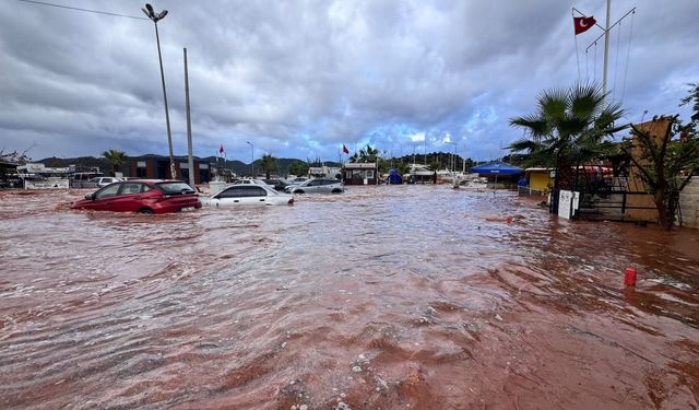 Antalya Demre'yi sel vurdu