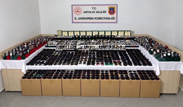 Antalya'da 5,2 milyonluk kaçak ürün ele geçirildi