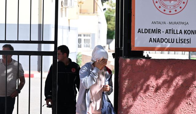 Antalya'da okulda mahsur kalan kadın kurtarıldı