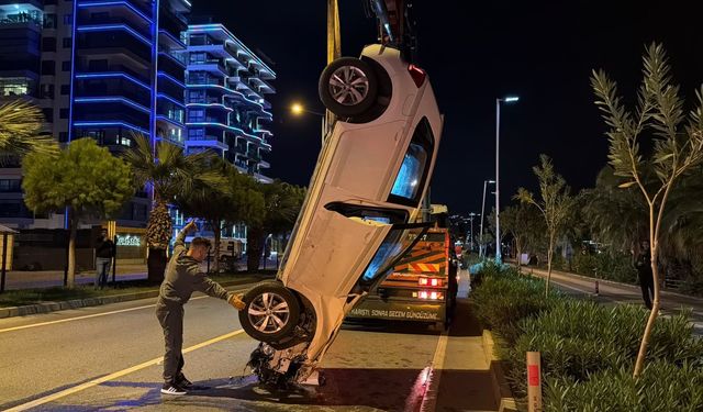 Çarpışan 2 otomobilden biri takla attı: 2 yaralı