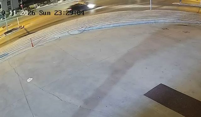 Çarpışan otomobillerden biri alev aldı: 2 yaralı