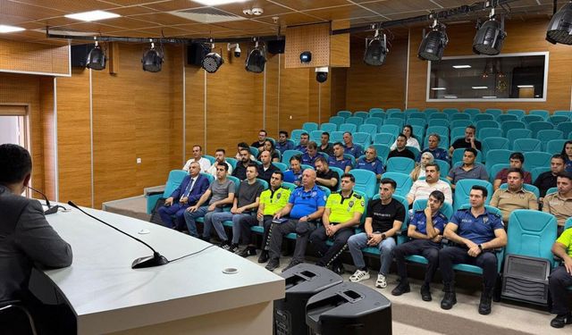 Okul kolluk görevlilerine 'Güvenli Okullar' bilgilendirmesi
