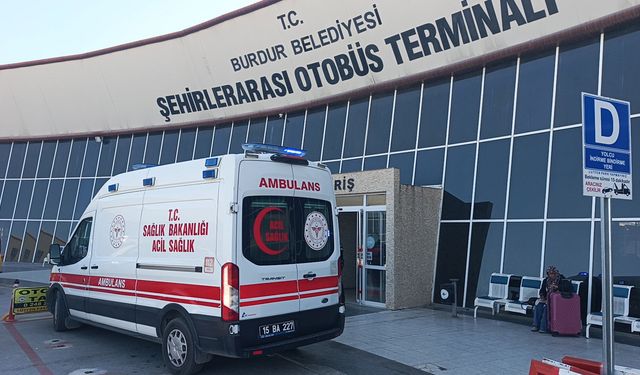 Otogarda rahatsızlanan otobüs şoförü hastaneye götürüldü