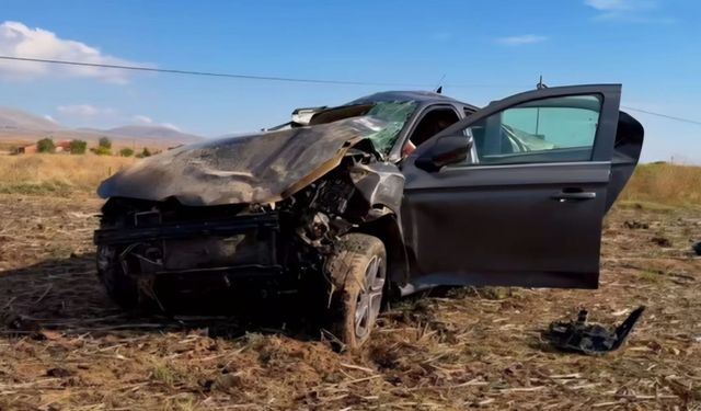 Otomobil takla atarak tarlaya savruldu: 1 yaralı