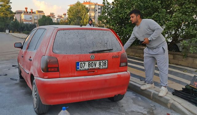 Seyir halindeki otomobil yandı